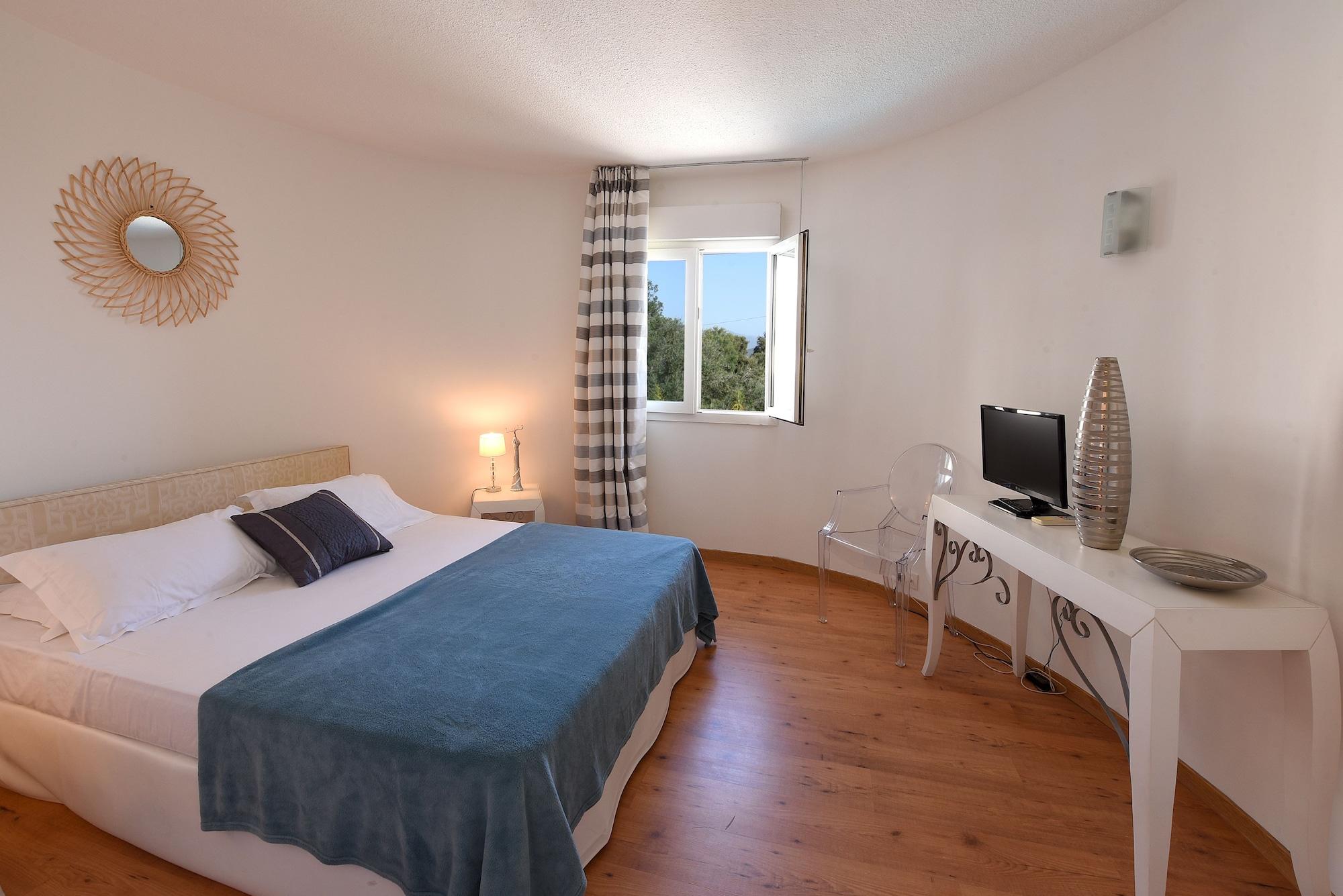 Hotel Le Tilbury Porto-Vecchio  Bagian luar foto