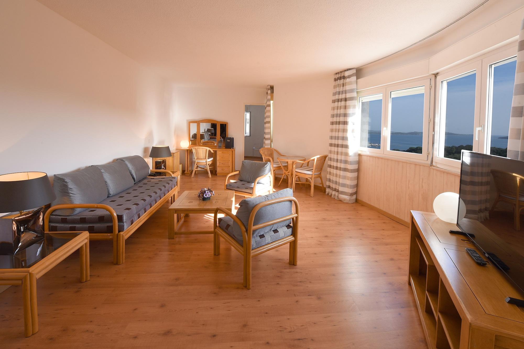 Hotel Le Tilbury Porto-Vecchio  Bagian luar foto
