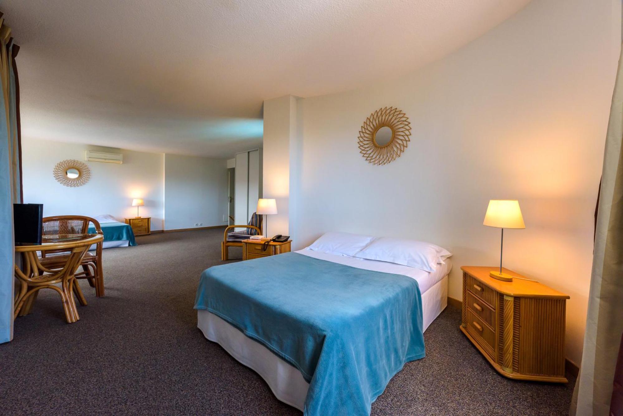 Hotel Le Tilbury Porto-Vecchio  Bagian luar foto
