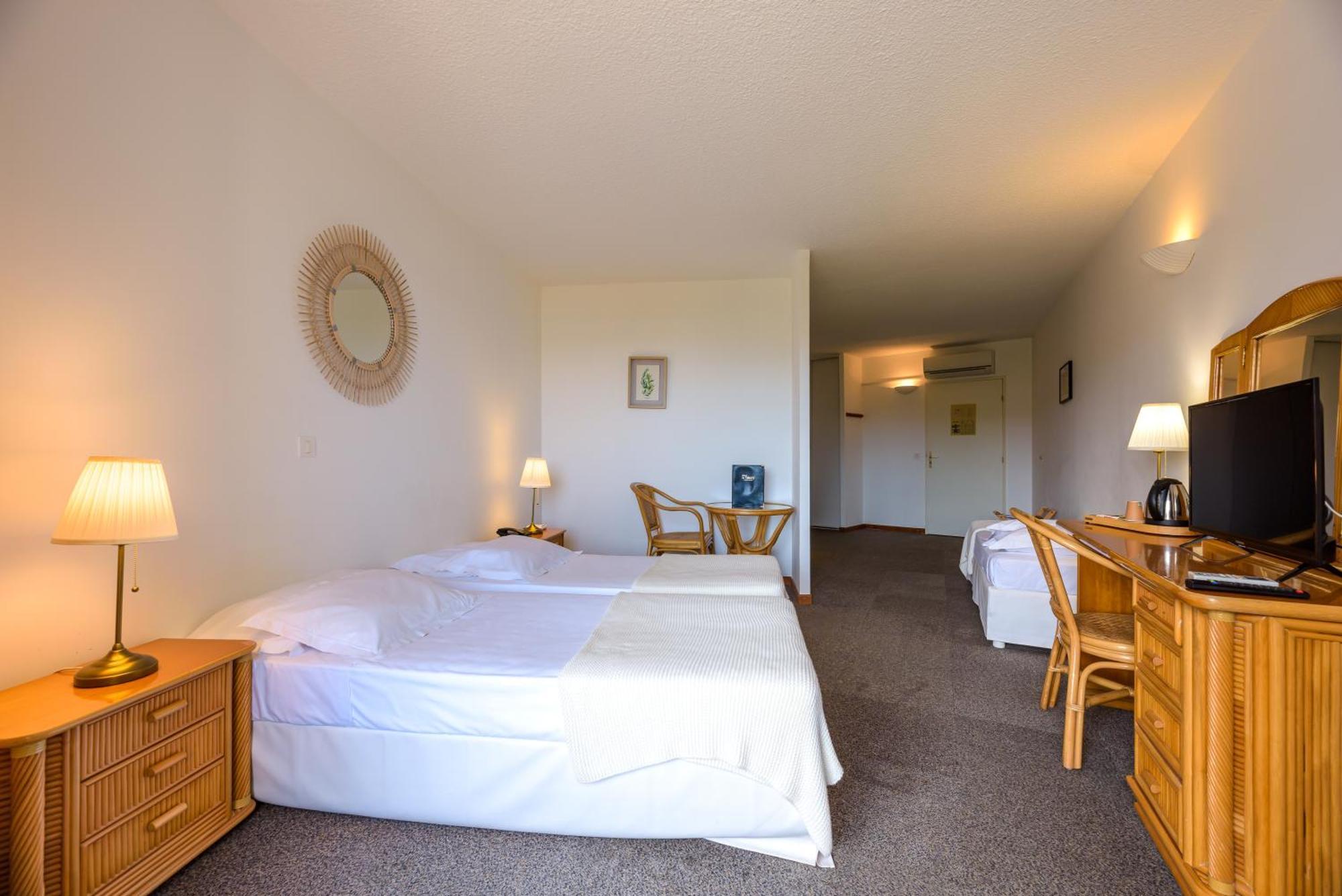 Hotel Le Tilbury Porto-Vecchio  Bagian luar foto