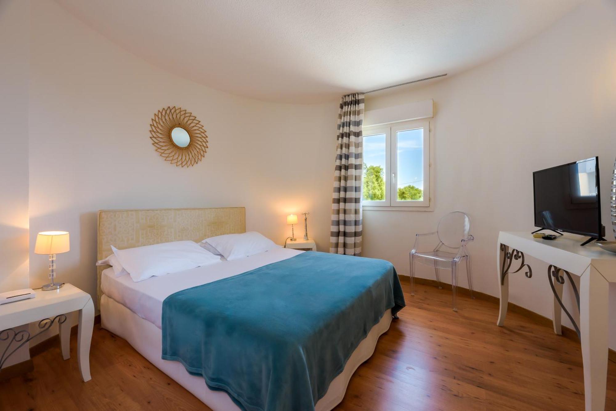 Hotel Le Tilbury Porto-Vecchio  Bagian luar foto