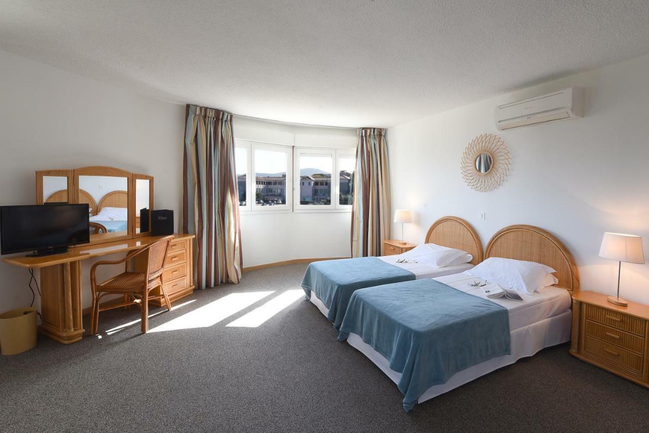 Hotel Le Tilbury Porto-Vecchio  Bagian luar foto
